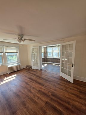 Light filled 2 bedroom apartment