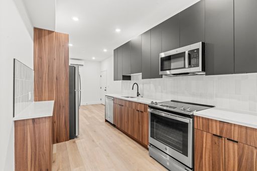 Modern 2BR/2BA with Private Rear Deck Near Clark Park – photo 1