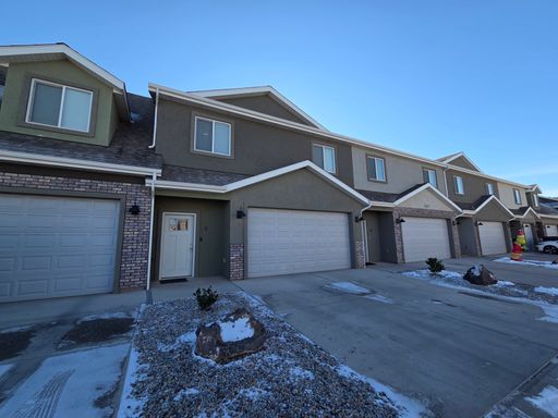 Beautiful 3-Bedroom Townhome in Cedar City – photo 1