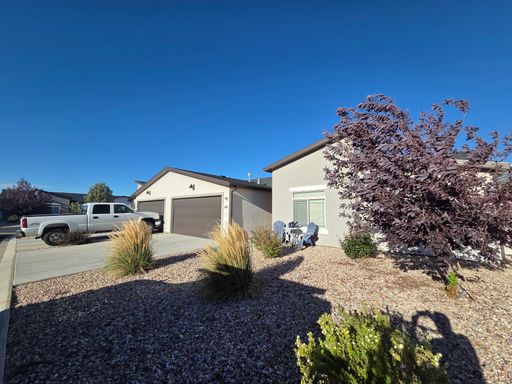 Room to Live, Space to Play – 3 Bed Home with a Great Backyard – photo 1
