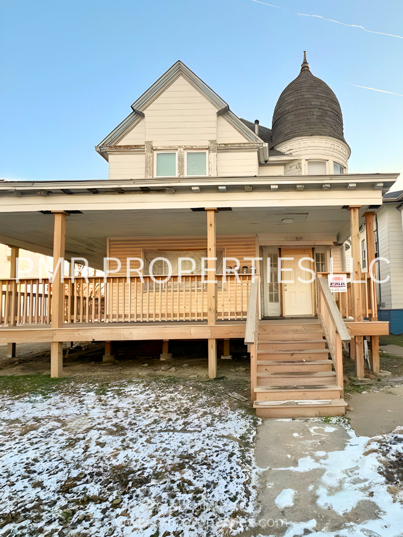 Council Bluffs Apartment: 829 2nd Ave