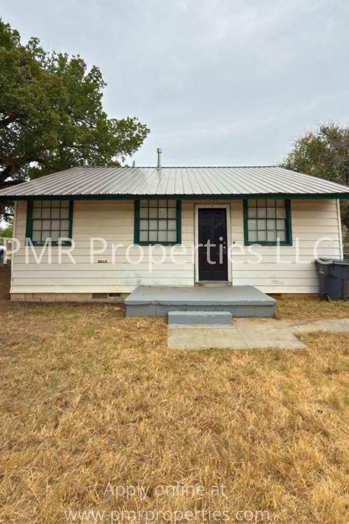 Lawton House: 2421 SW J Ave