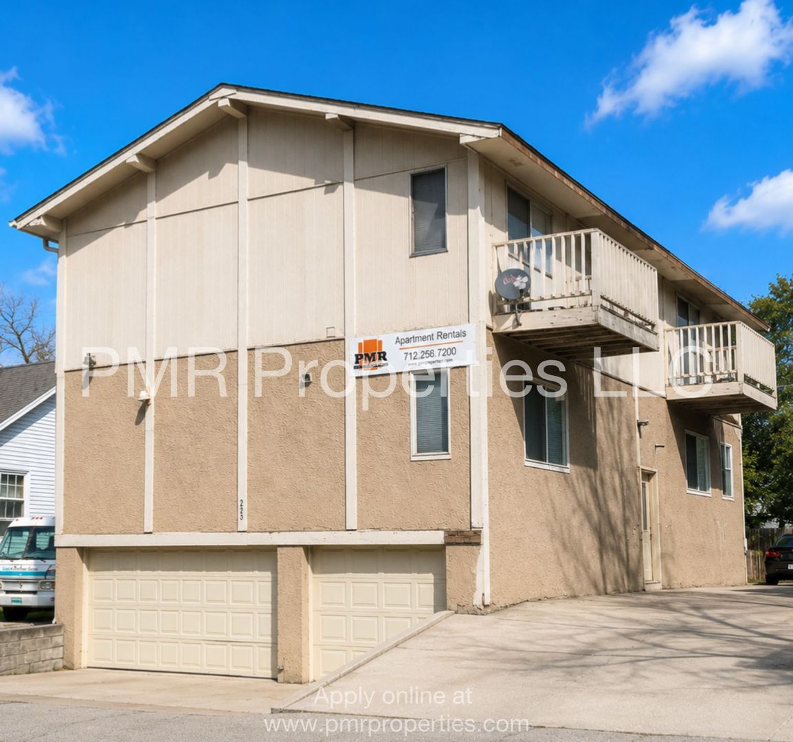 Council Bluffs Apartment: 215 S. 1st Street