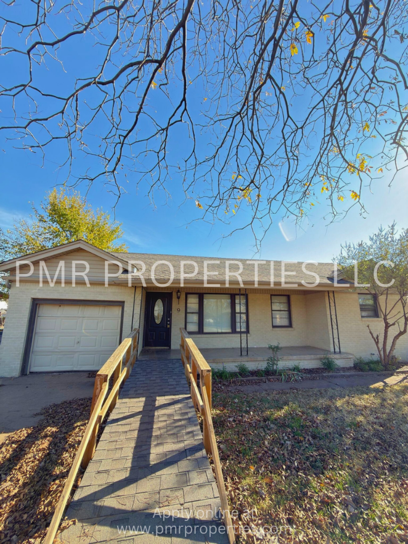 Lawton House: 9 NW 26th Street