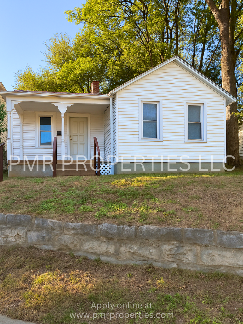 Saint Joseph House: 1910 Washington Ave