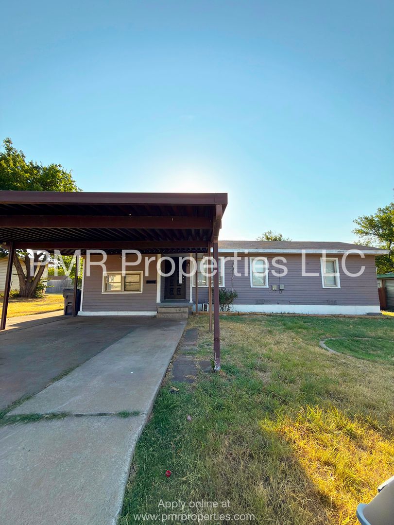 Lawton House: 11 NW 40th Street