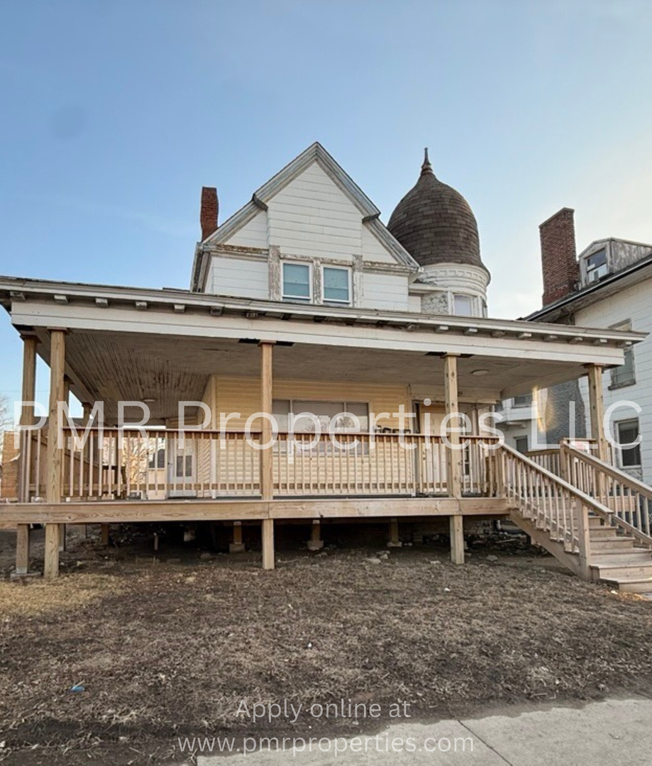 Council Bluffs Apartment: 829 2nd Ave