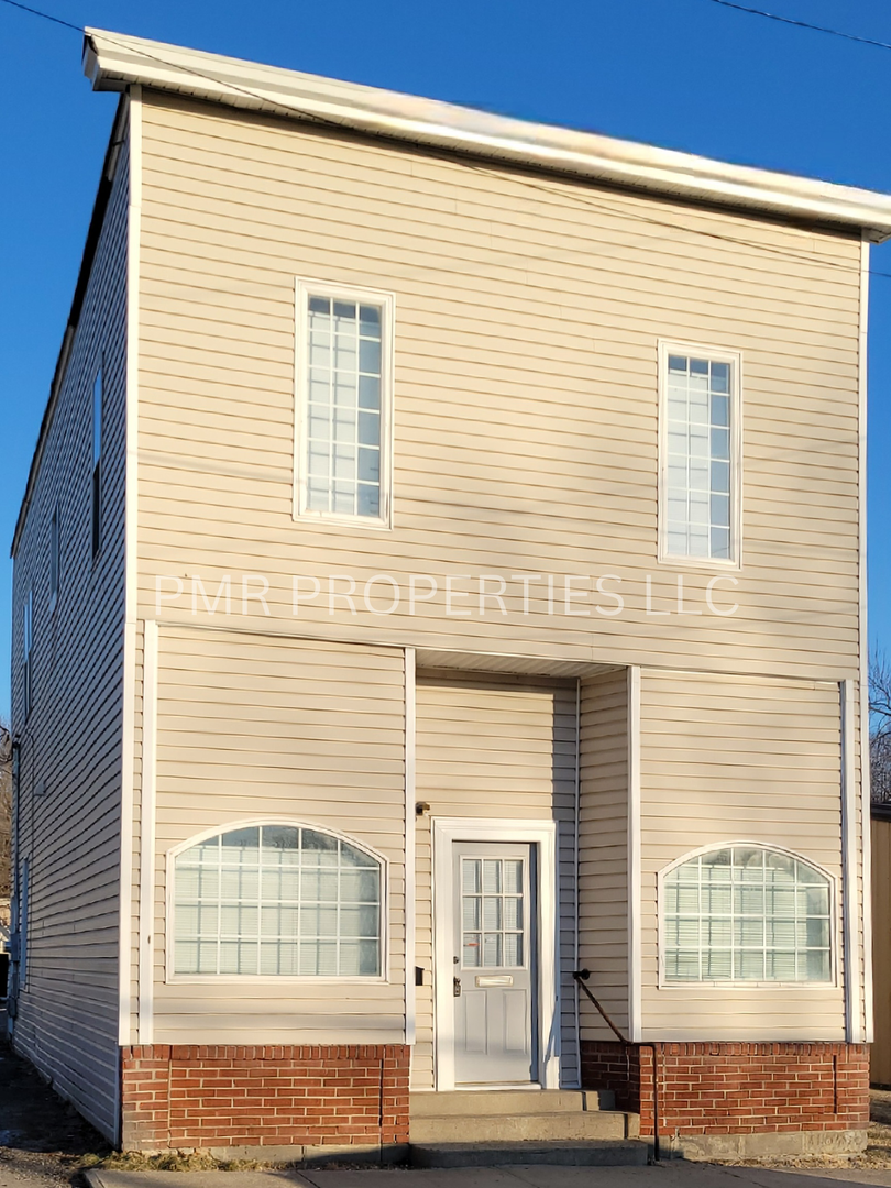 Saint Joseph Apartment: 1207 South 33rd Street