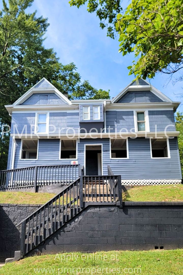 Saint Joseph Apartment: 1205 Douglas Street