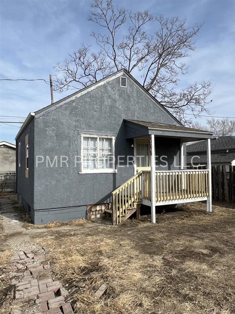 Council Bluffs House: 1506 5th Ave #1/2