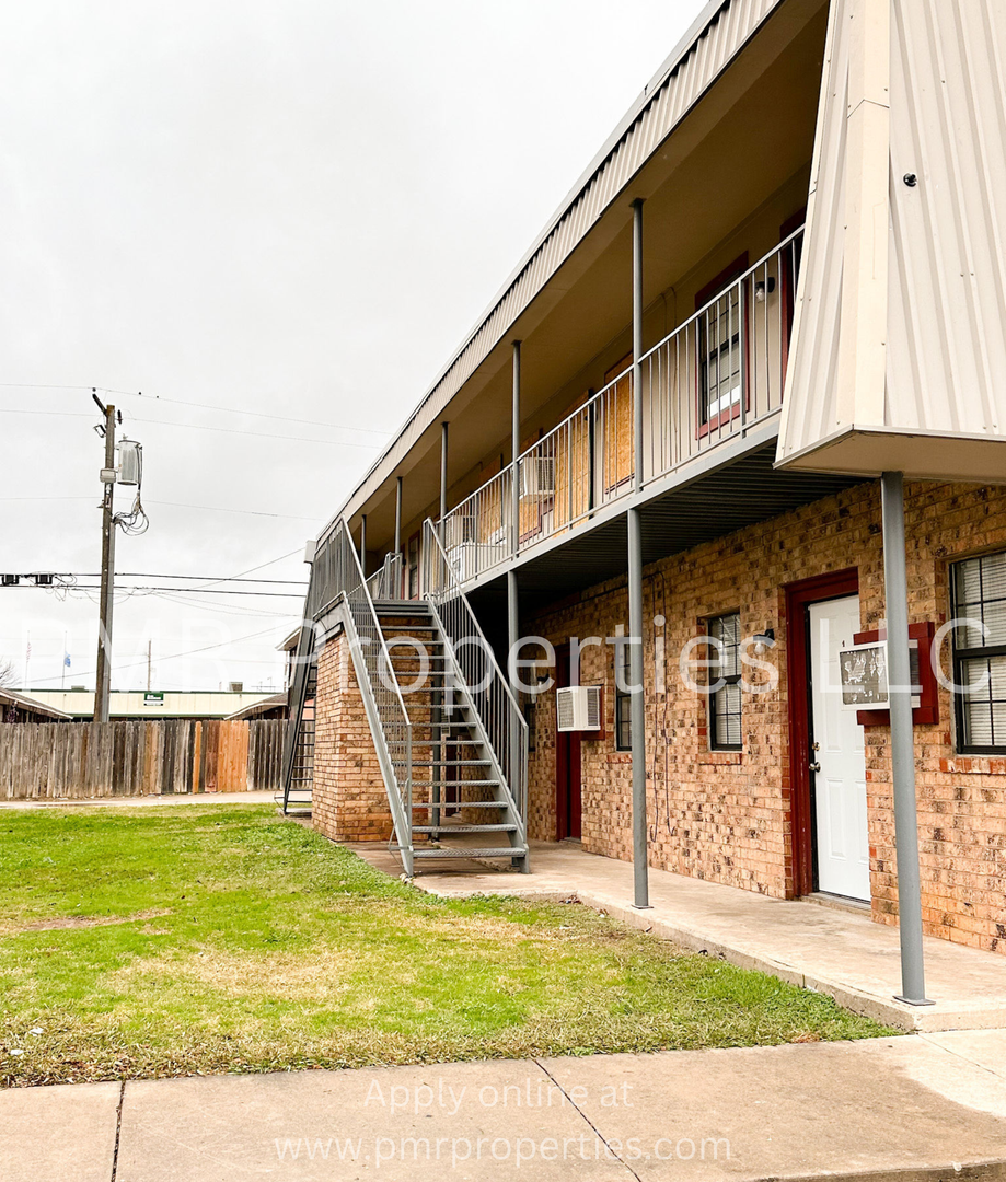 Lawton Apartment: 2105 SW B Ave.