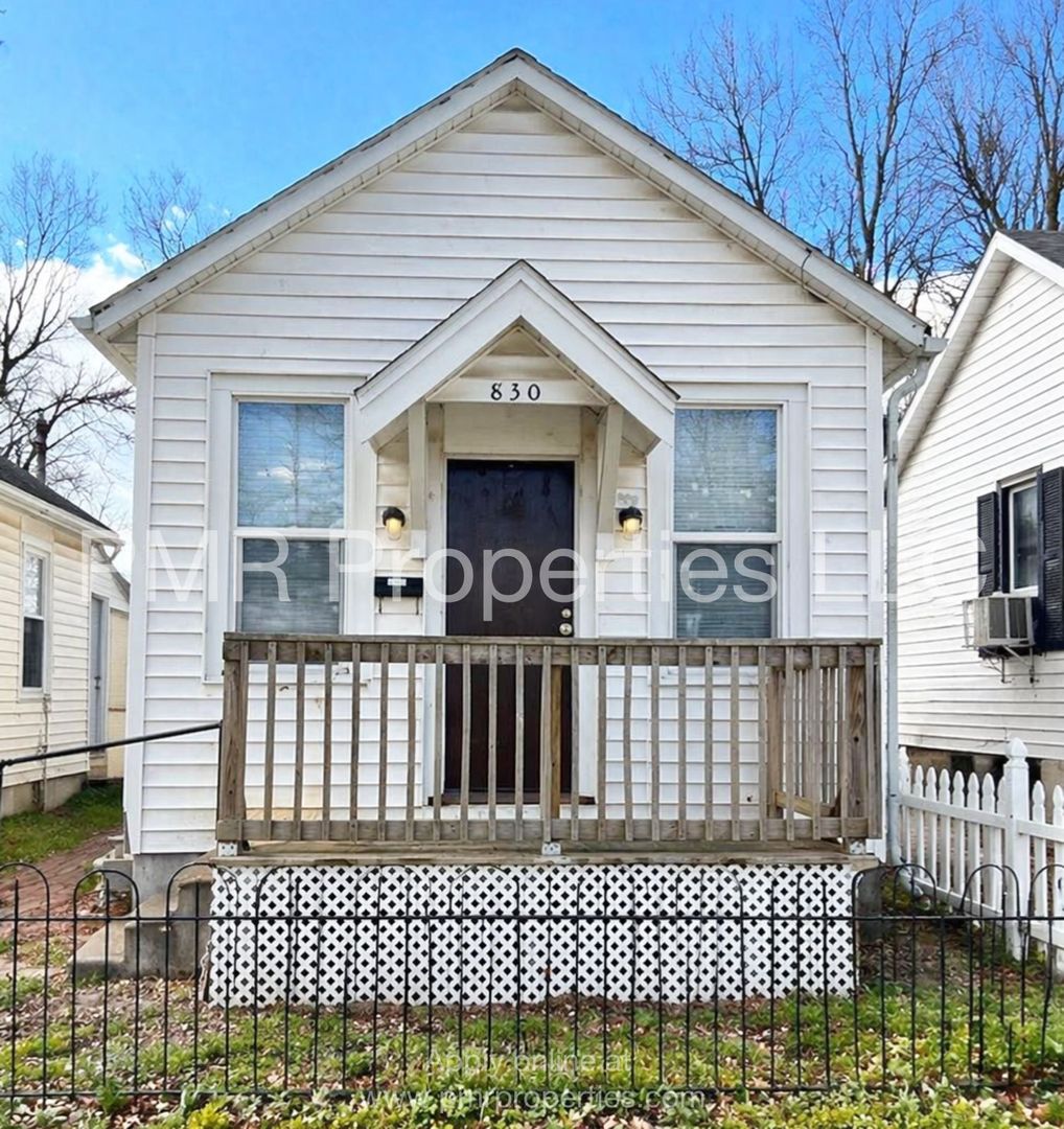 Saint Joseph House: 830 Warsaw Avenue