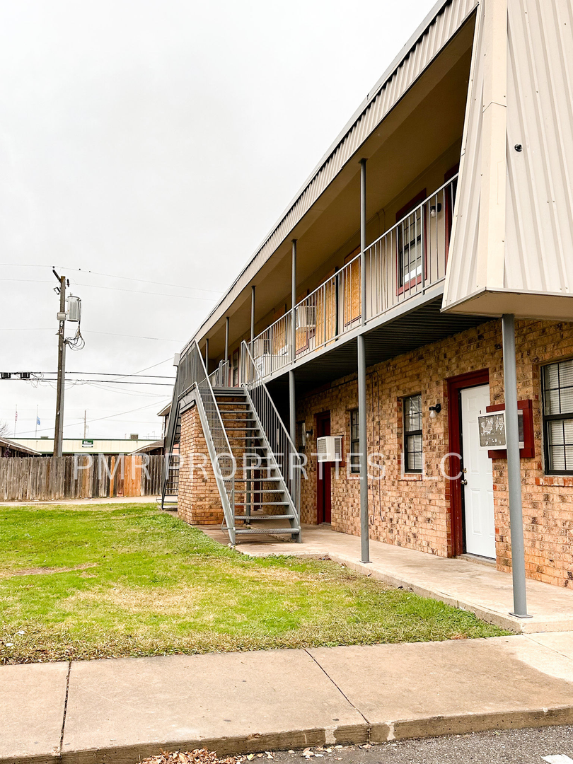 Lawton Apartment: 2105 SW B Ave.