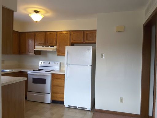 Upstairs 2 Bedroom Apartment in Goshen!