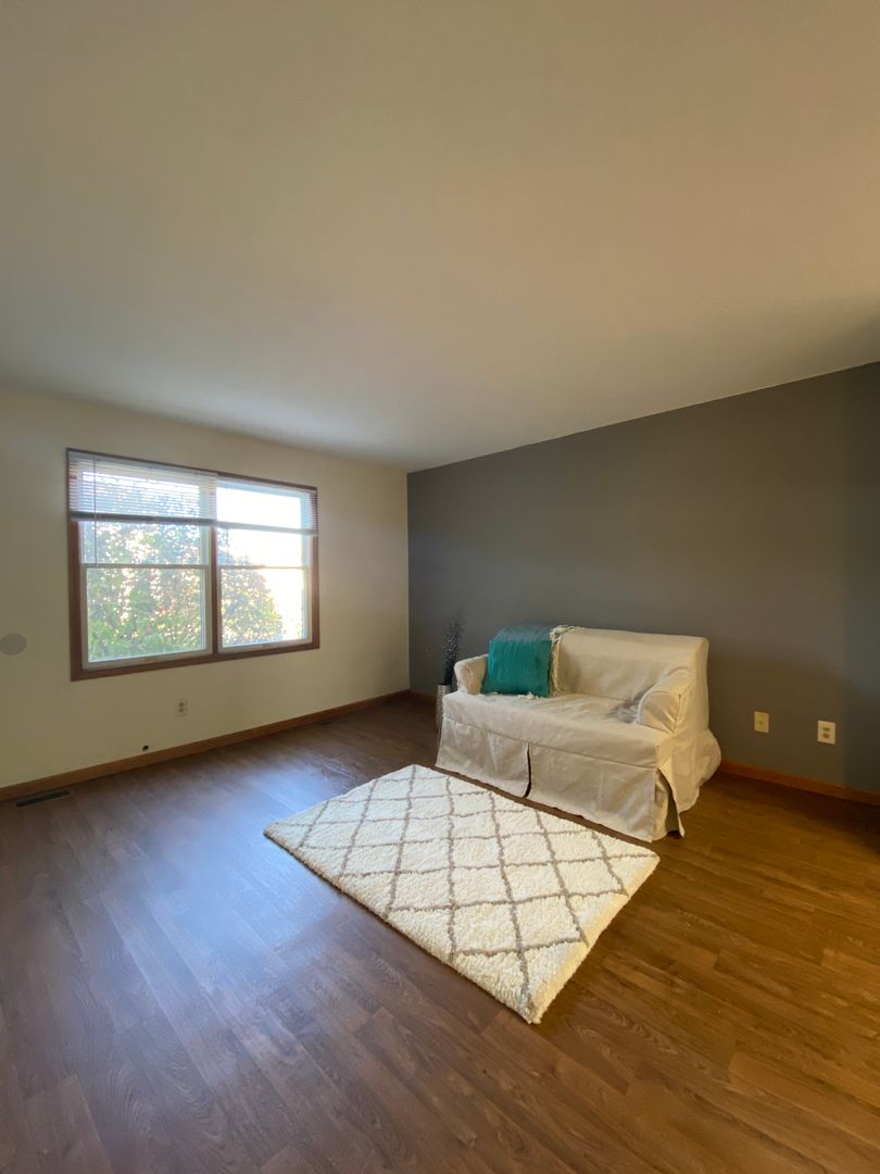 Nappanee Apartment: 214 Stonewall Court