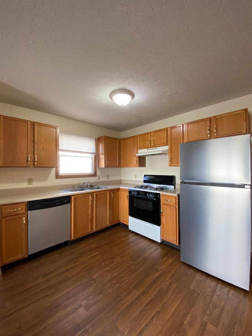 Nappanee Apartment: 217 Stonewall Court