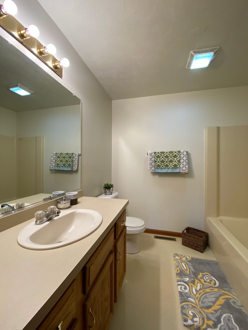 Nappanee Apartment: 209 Stonewall Court