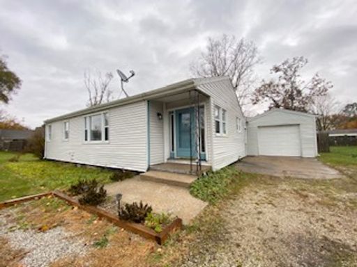 $500 OFF FIRST MONTH RENT -3 Bedroom Home in Elkhart! – photo 1