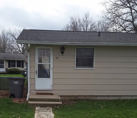 2 Bedroom Apartment in Wakarusa with Private Washer and Dryer Hook Up