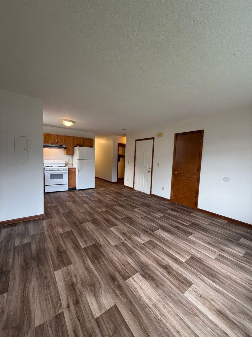 Nappanee Apartment: 213 Stonewall Court
