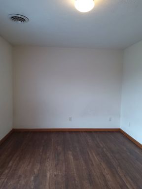 LIMITED TIME FREE FIRST MONTH'S RENT! 3 Bedroom Apartment in Goshen! Convenient Location! – photo 1