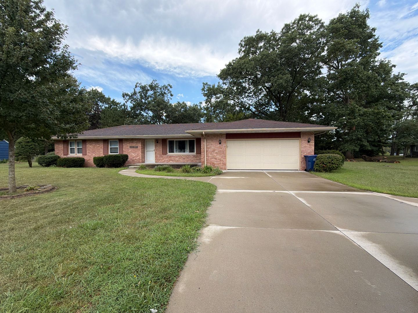 Elkhart House: 56099 River Shore Lane