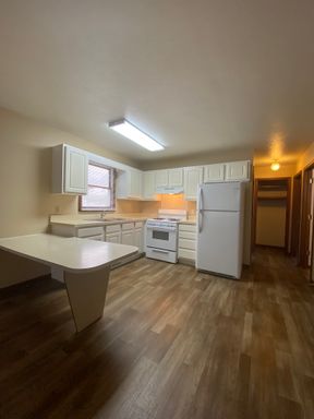 2 Bedroom Duplex in Goshen with a Garage! – photo 1