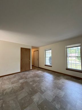 LIMITED TIME $500 OFF FIRST MONTH RENT - 3 Bedroom Home with 2 Car Attached Garage! – photo 1