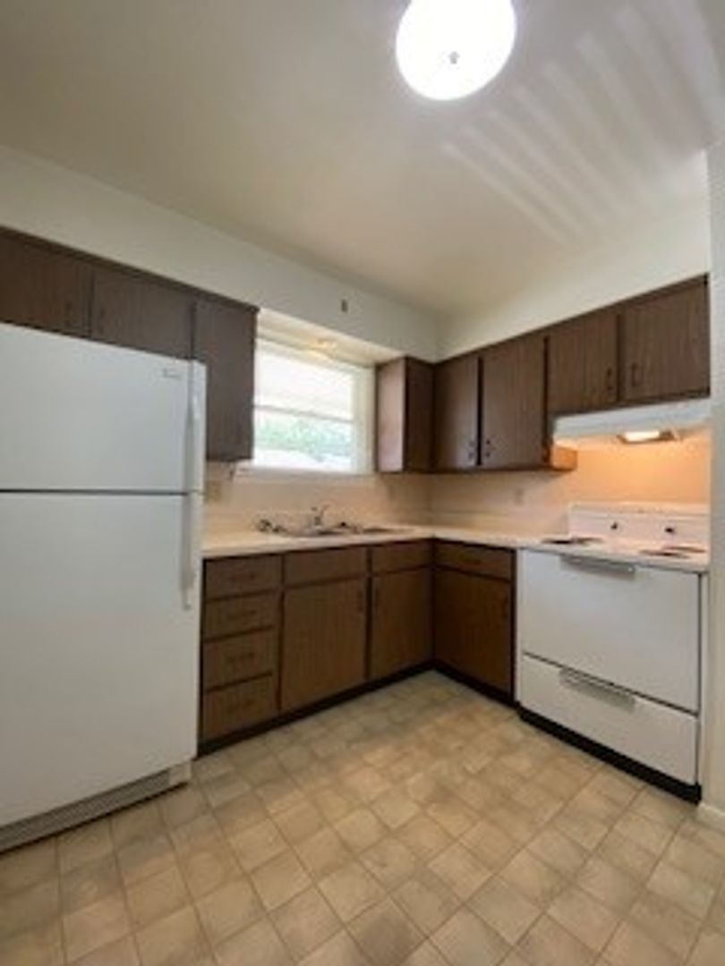 Middlebury Apartment: 409 E Warren St