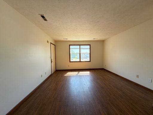 LIMITED TIME FIRST MONTH'S RENT FREE! - 2 Bedroom Apartment In Stonewall Court Apartments!