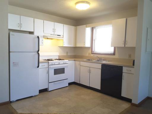 LIMITED TIME FIRST MONTH'S RENT FREE! - 2 Bedroom Apartment In Stonewall Court Apartments!