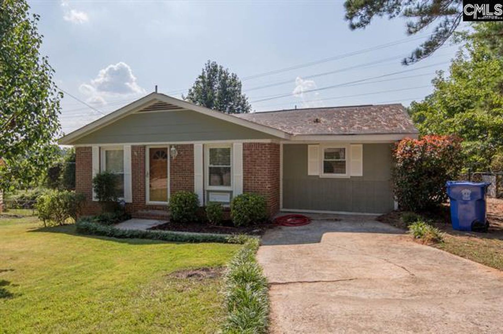 Columbia House: 98 Riverview Ct