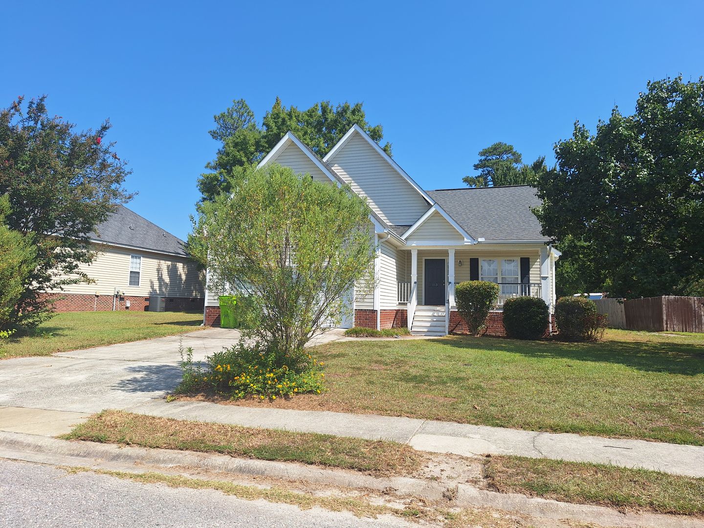 MOVE IN SPECIAL - $200 OFF TWO FULL MONTH'S RENT WITH A NOVEMBER 2025 MOVE IN!!! Charming Home in Northeast Columbia - Less Than 20 Minutes Away From Fort Jackson!