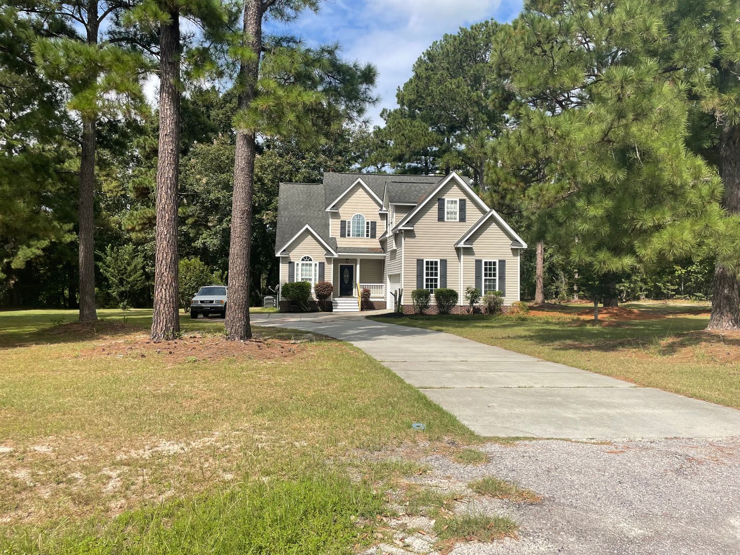 Lugoff House: 399 Cook Rd