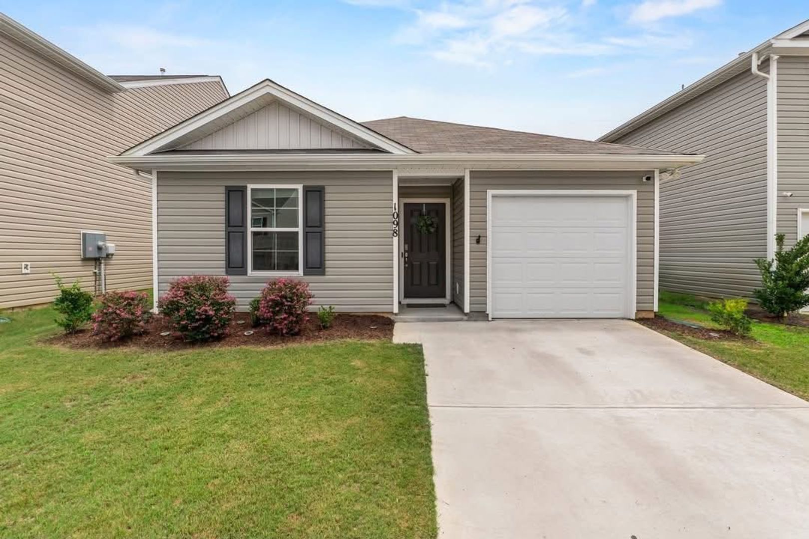 Columbia House: 1098 Belmont Green Rd