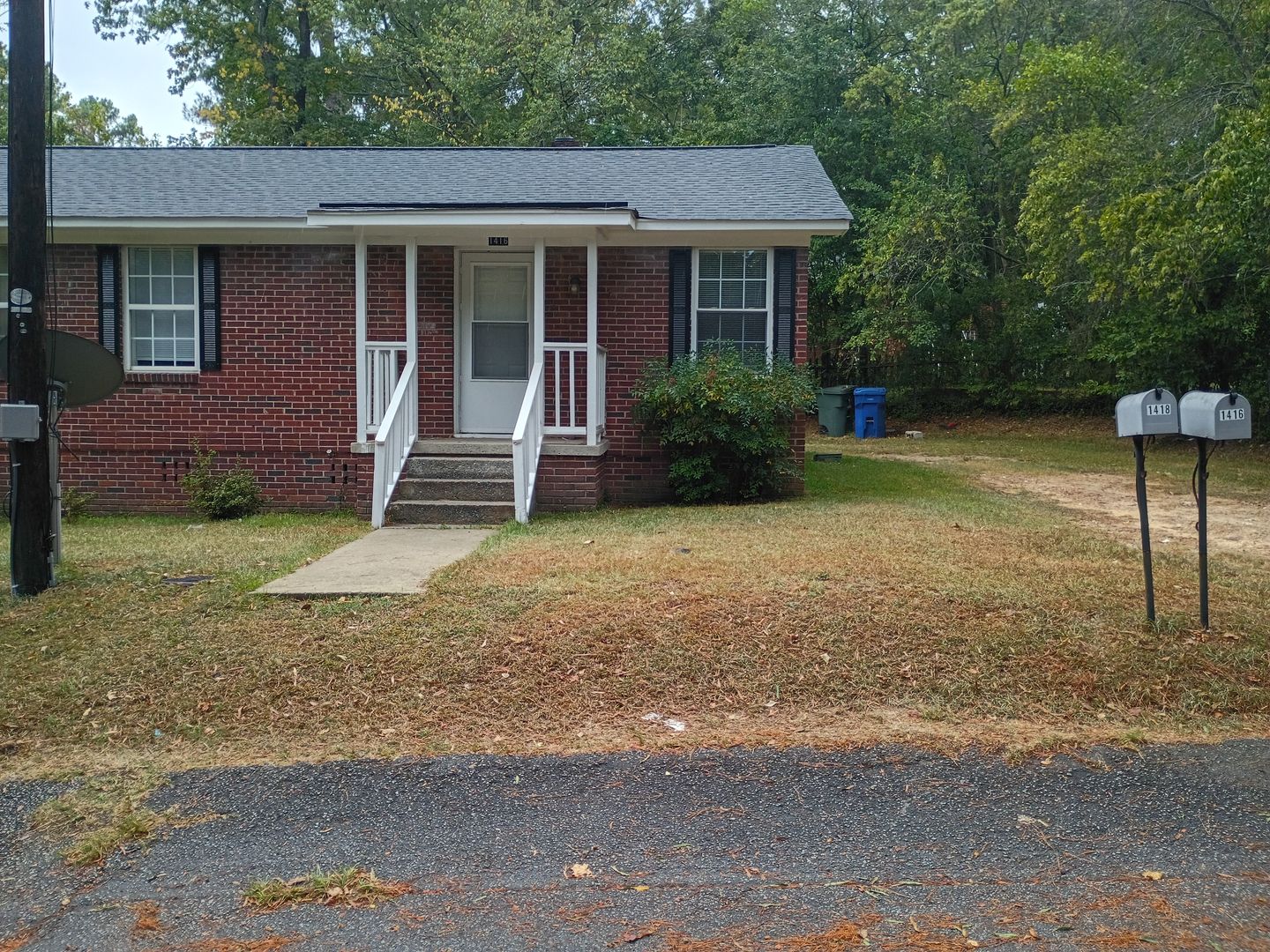 Columbia Apartment: 1416 - 1418 Kinderway Ave