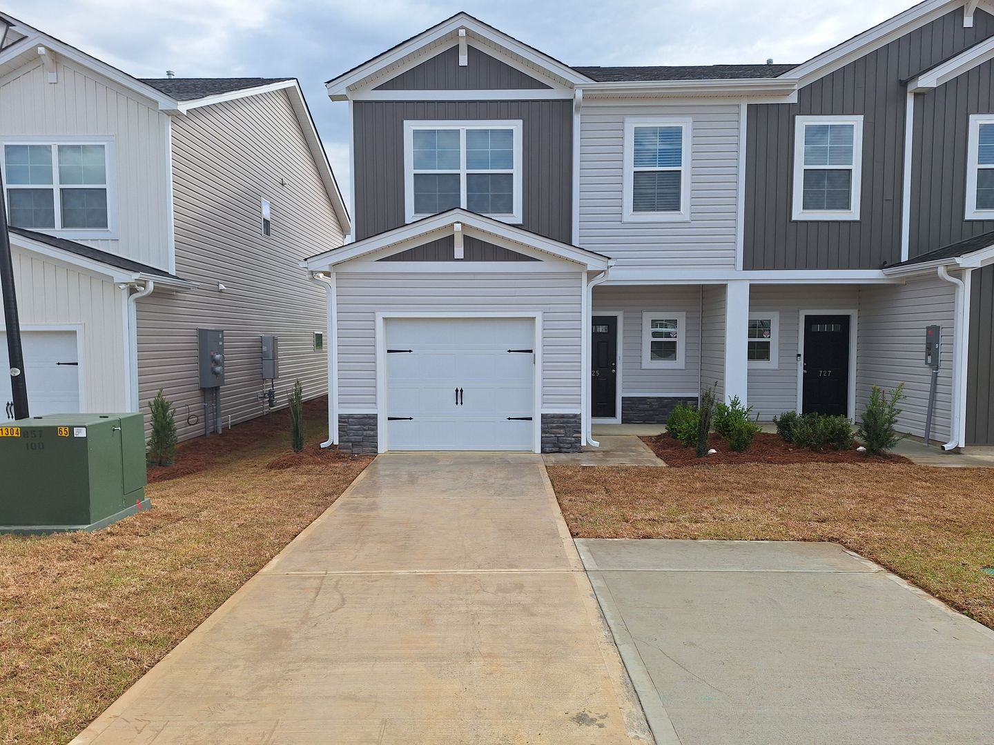 Hopkins Townhome: 725 Gatestone Lane