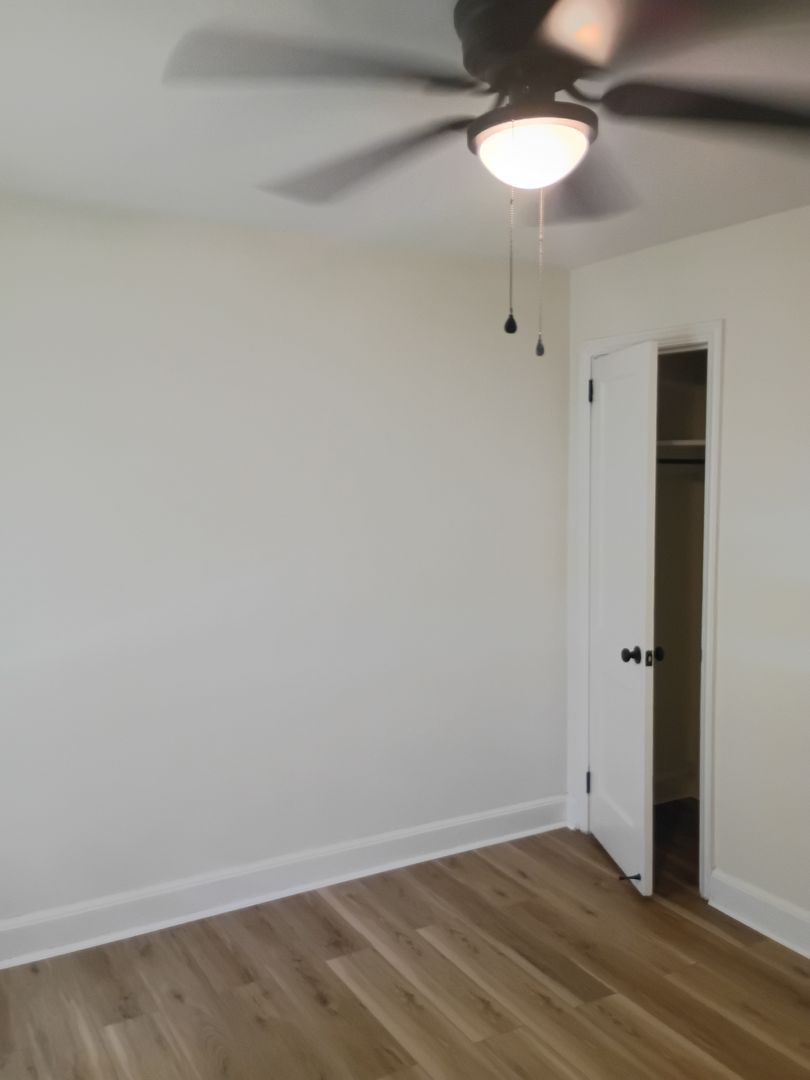 Columbia Apartment: 1416 - 1418 Kinderway Ave