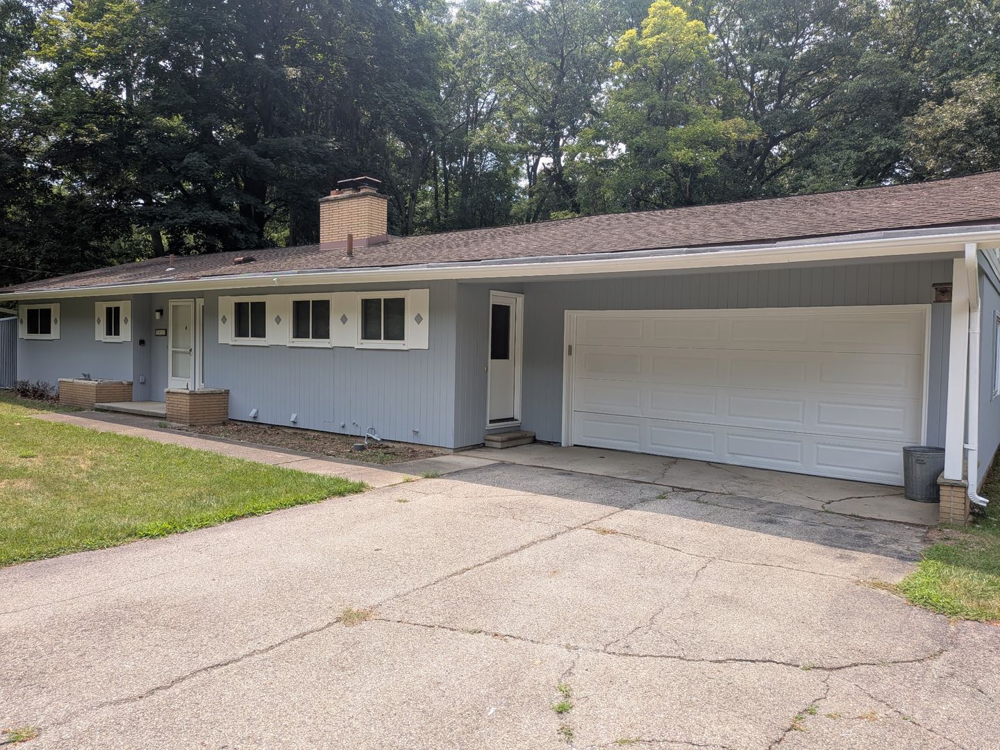 Ann Arbor House: 2855 Whippoorwill Lane