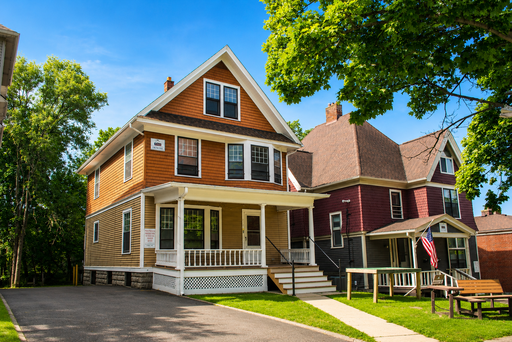 518 Monroe- Central Campus Living, Your Perfect Home Awaits! – photo 1