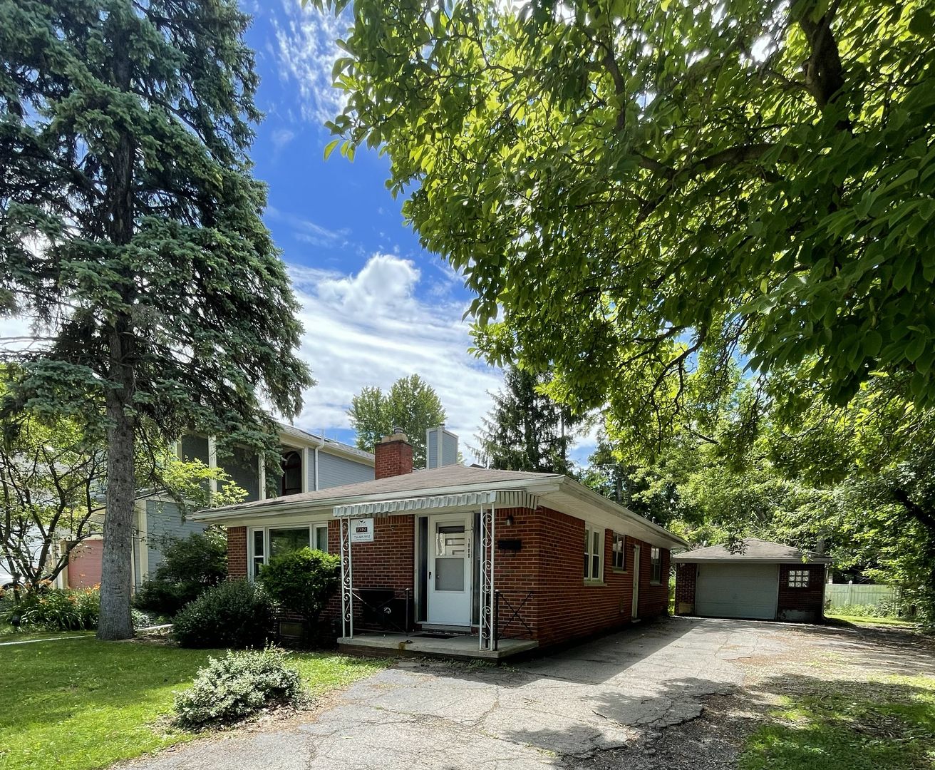 Ann Arbor House: 1000 Woodlawn