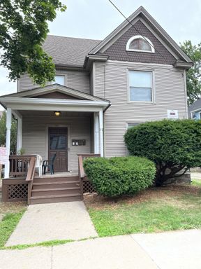 Welcome to 109 N Thayer unit 4! – photo 1