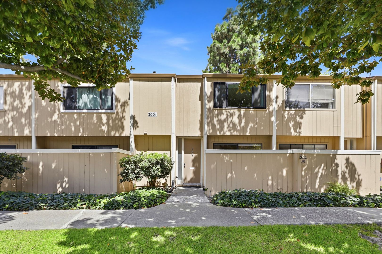 Santa Clara Townhome: 3001 Kaiser Dr #D