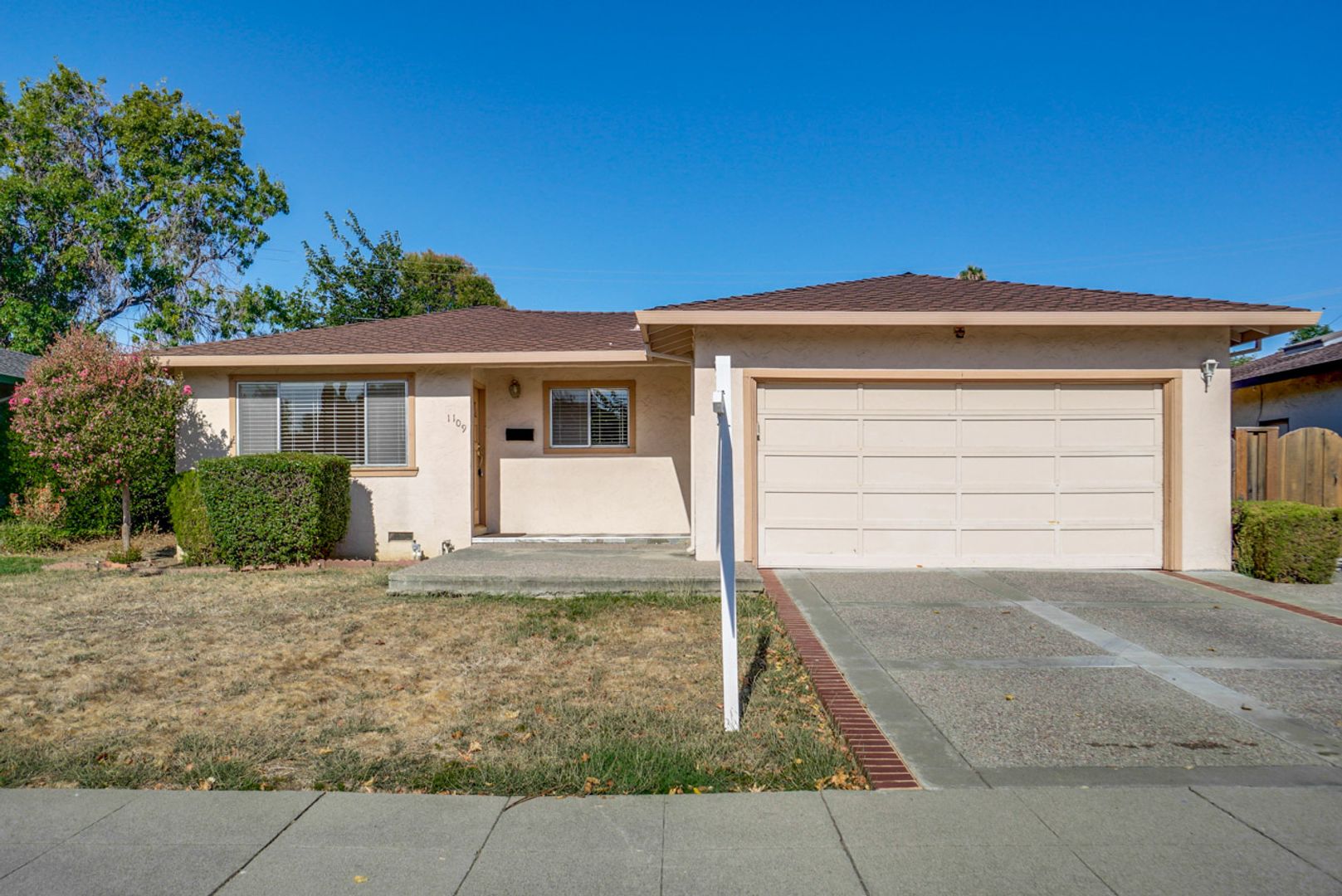 San Jose House: 1109 White Cliff Dr