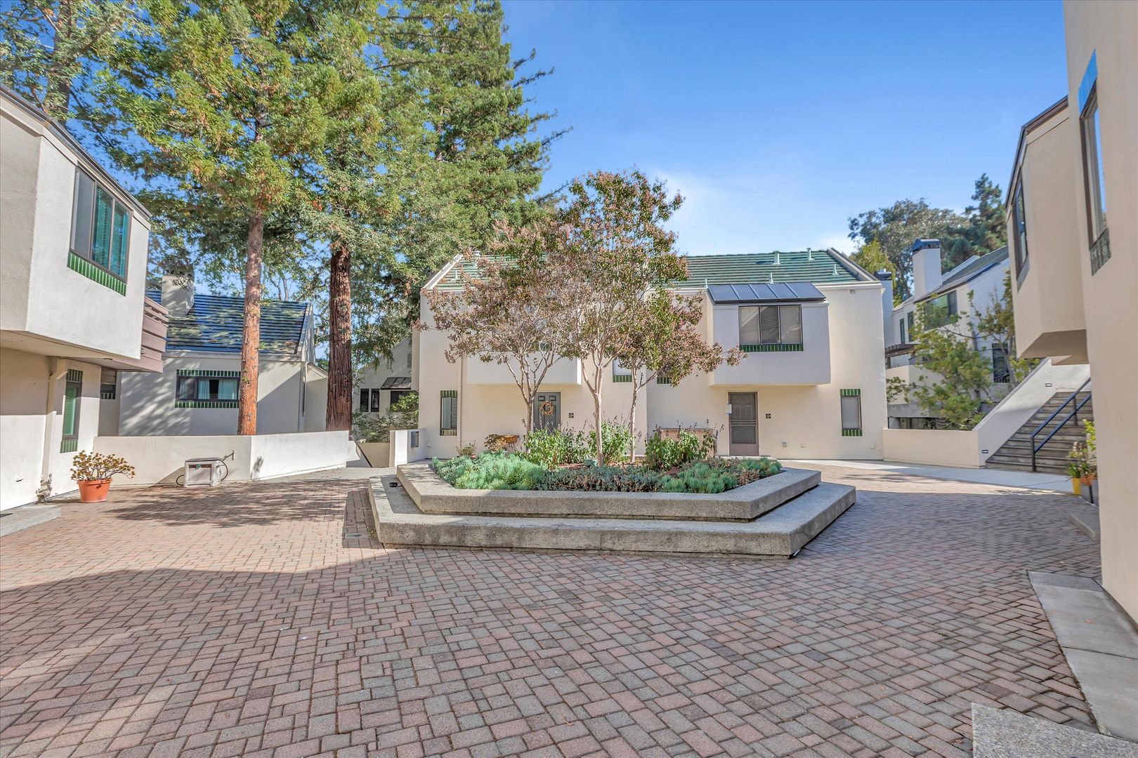 Mountain View Apartment: 181 Centre St Apt 26