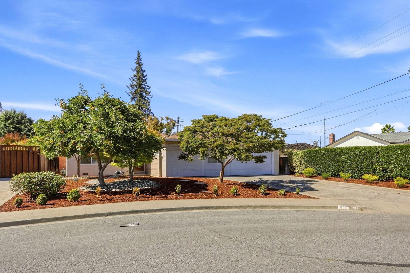 Mountain View House: 692 McCarty Ave