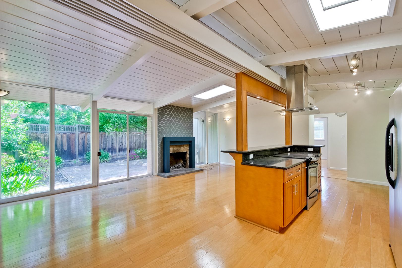 Mountain View House: 485 Emmons Dr
