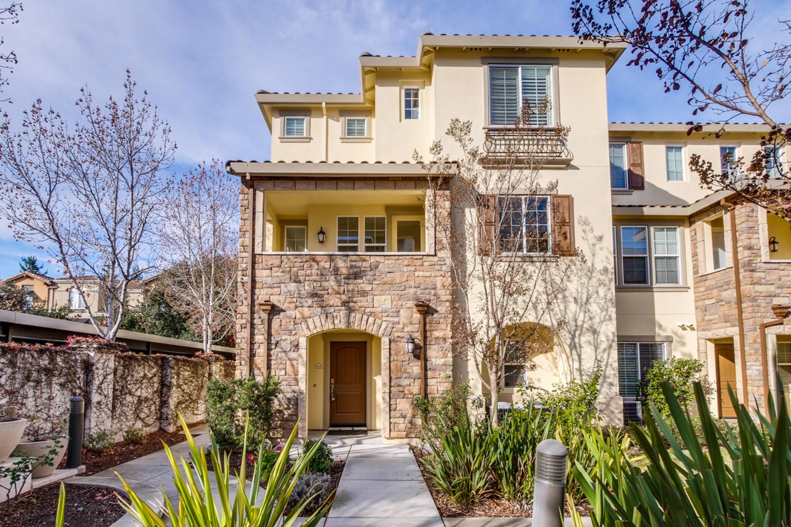 Sunnyvale House: 422 Topaz Ter