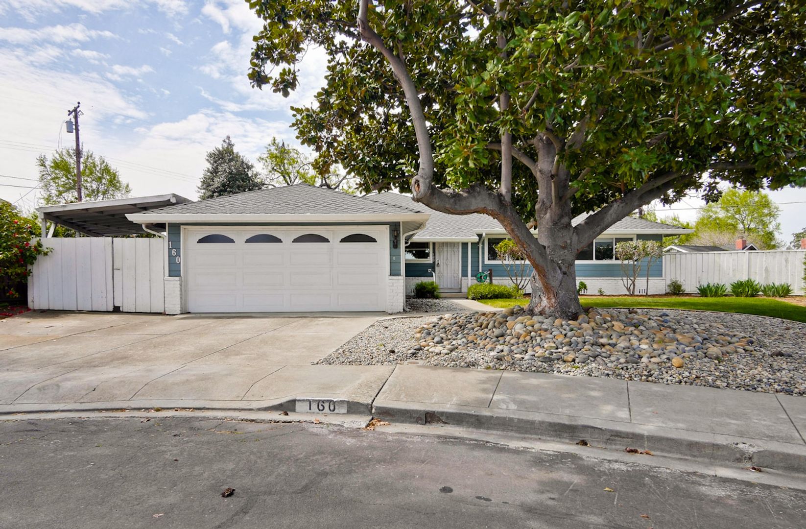 Santa Clara House: 160 Kit Carson Ct