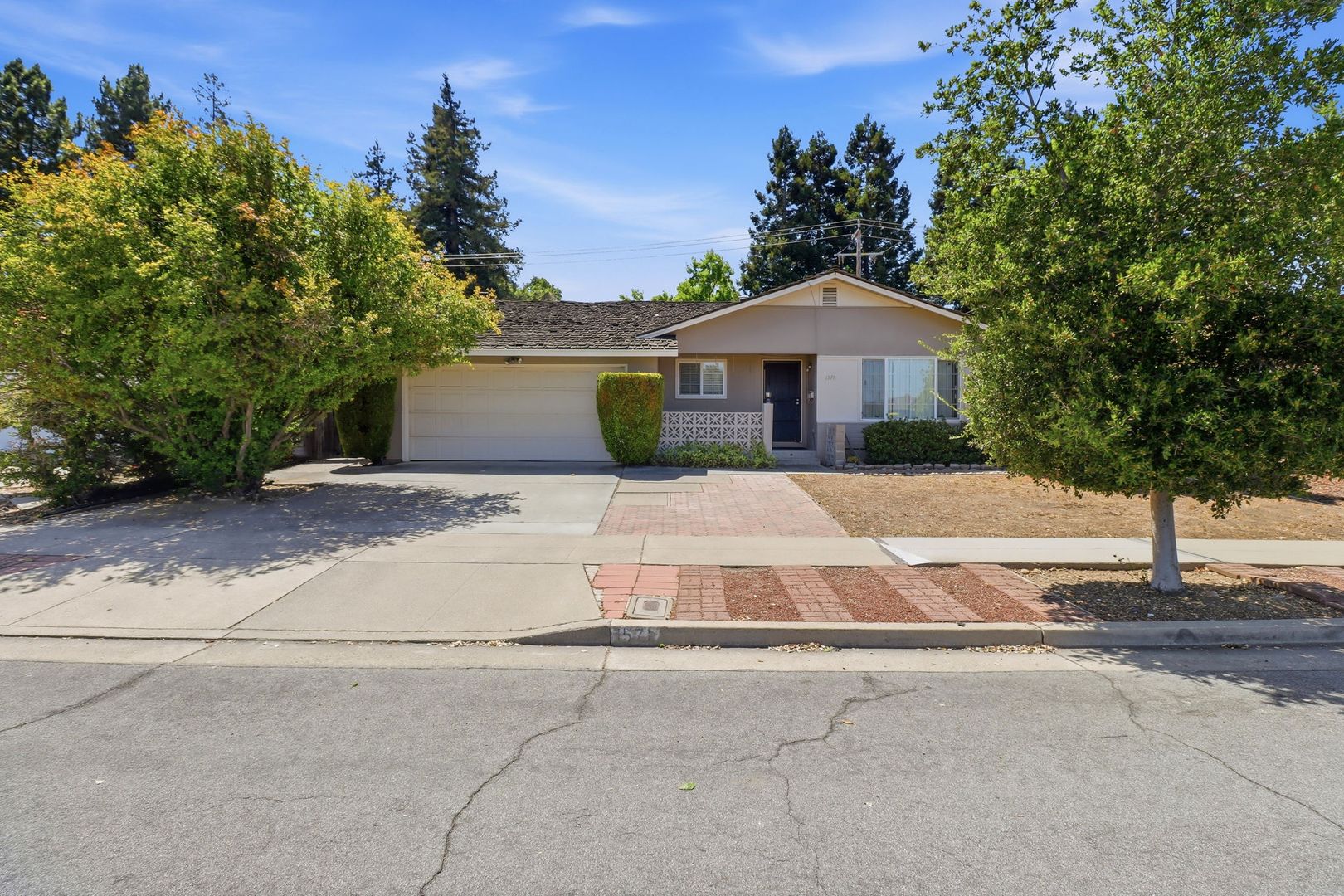 Sunnyvale House: 1571 Finch Way